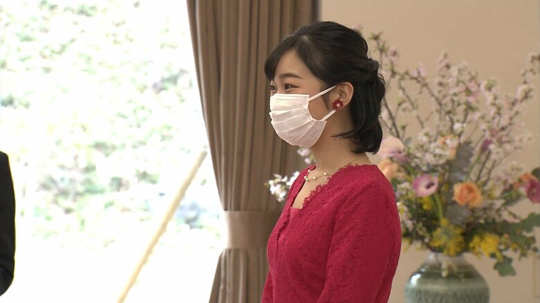 懇談の場では、佳子さまが、マスク越しに、表情豊かに談笑される様子が見られた。