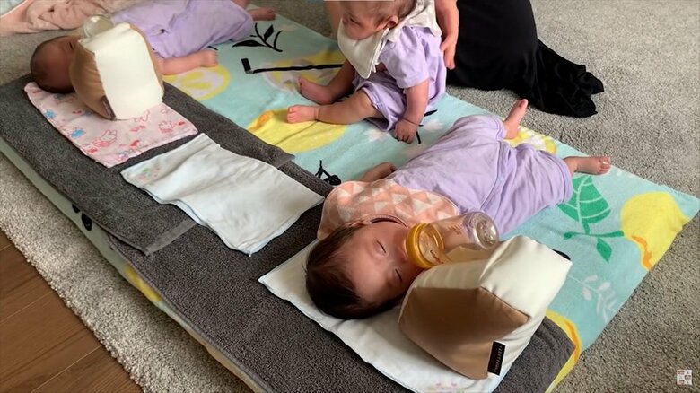 飲み終わったら1人ずつげっぷをさせていく