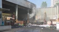 顔にヤケドなど…金属リサイクル会社の工場で火事 40代の男性従業員2人が搬送されるもいずれも軽傷か