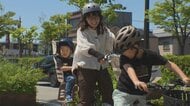 子どもを守る「自転車の確認」と「正しい乗り方」　ヘルメット・チャイルドシート…見落としがちなポイント　10月からは自転車保険の加入義務化
