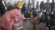 街に福を届ける“出張豆まき”　伝統行事を後世に…宮司と「福っ娘」が幸せ祈る【長崎発】