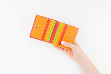 “長財布”より“ミニ財布”が主流に…キャッシュレス化で「財布」需要に変化