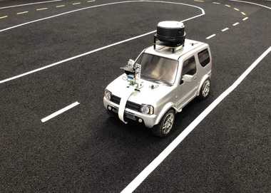 完全自動運転で「事故ゼロ」は実現するのか 技術開発の苦悩をミニチュアで体感してみた