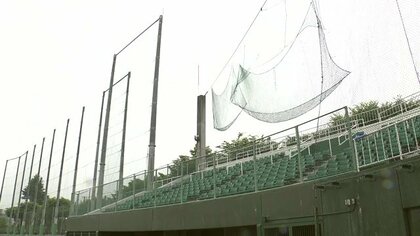 ファウルボールが住宅直撃…「中学生以上は硬式球使用禁止」の事態　防球ネット設置には数億円【福島発】