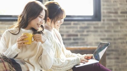 縮んだセーターは元に戻る？ 揉み洗いは絶対やめて。アイロンを使った復活ワザと洗濯機で失敗しないニットの洗い方