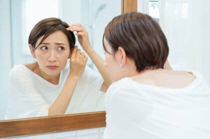 秋の抜け毛、約6割の女性は「多いと感じる」一方で対策している女性は約40%。【毛髪診断士に聞く】今秋こそケアするべき理由とは?