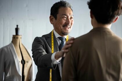 スーツ業界、量から質重視へ転換　「オーダー」が市場けん引　主要7社の売上高は5%減にとどまる　若年層の「勝負スーツ」需要下支え