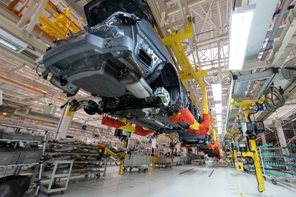2021年 自動車国内生産台数 45年ぶり低水準