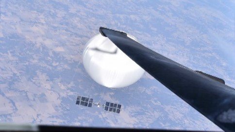 全長60メートル、重さ1トン以上もあるという(提供:米・国防総省)