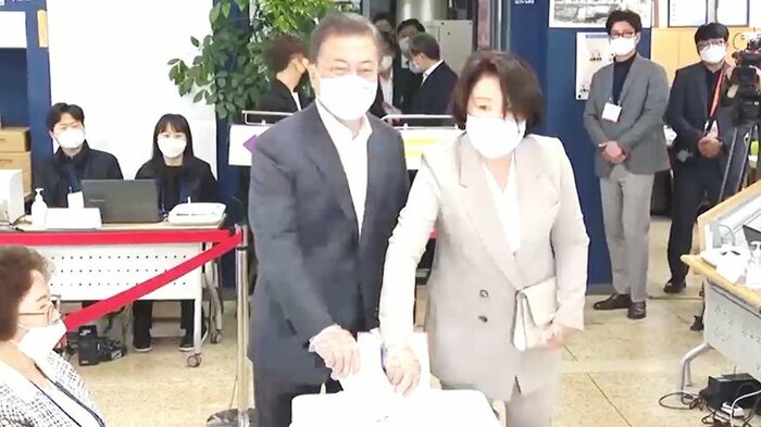 4月の総選挙では与党が圧勝し、文在寅大統領は政権基盤を強化した