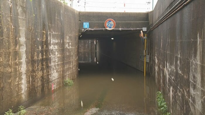 通行止めとなった氷見市内の市道