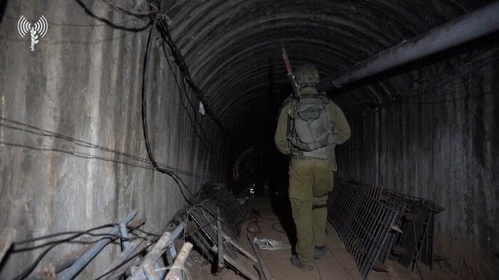 ガザ地区の地下トンネルの内部(2023年12月17日イスラエル軍公開)