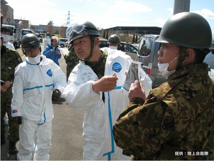 放水に向けて出発する直前に部下に指示する大倉氏　2011年3月