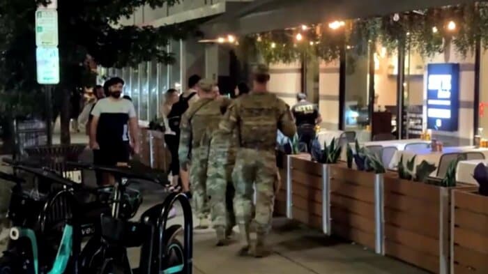 ワシントン市内をパトロールする州兵ら(8月24日)