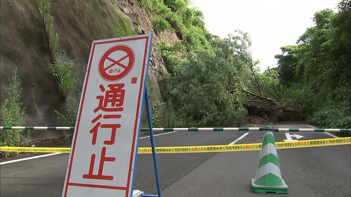 土砂崩れで県道が通行止め 大分県豊後高田市