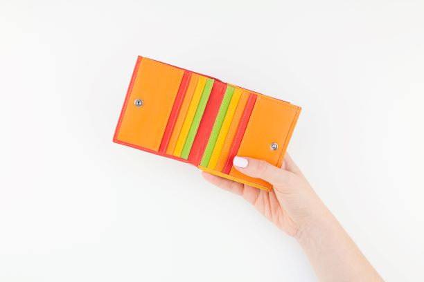 “長財布”より“ミニ財布”が主流に…キャッシュレス化で「財布」需要に変化