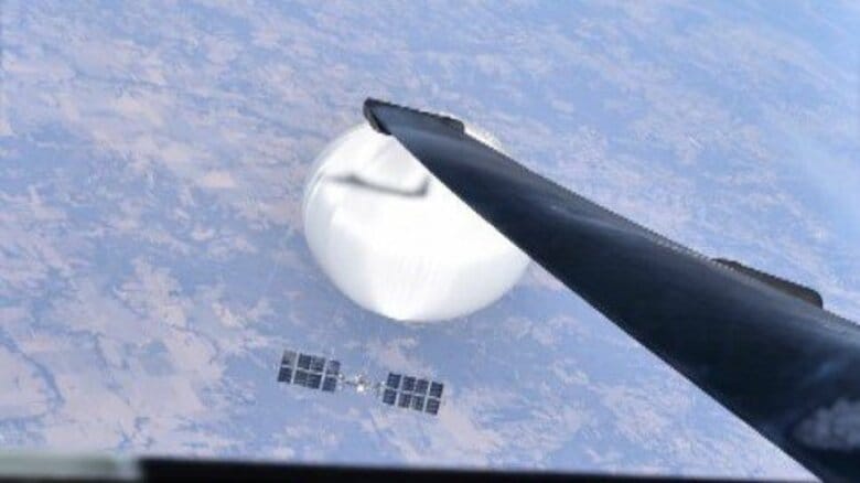 米軍が中国“偵察気球”を上空から撮影　画像公開　全長60メートル･重さ1トン｜FNNプライムオンライン