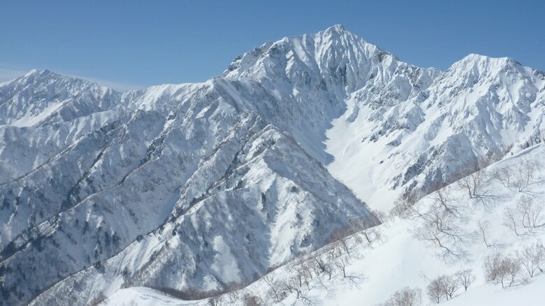 雪崩に巻き込まれる　北アルプスでバックカントリー滑走中に28歳男性が行動不能に　ヘリコプターで救助、病院に搬送｜FNNプライムオンライン