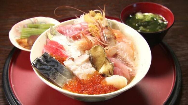 1800円でこんなに大きい“デカ盛り海鮮丼” うに・サーモンも！石狩で話題のグルメ3選【北海道発】｜FNNプライムオンライン