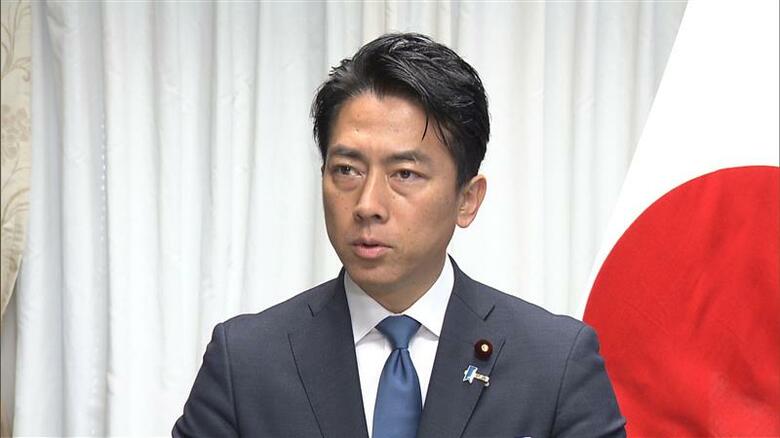 小泉防衛大臣「国歌斉唱自体は政治的行為にあたらず」　自衛官の制服は「私人として着て行動することに問題ない」｜FNNプライムオンライン