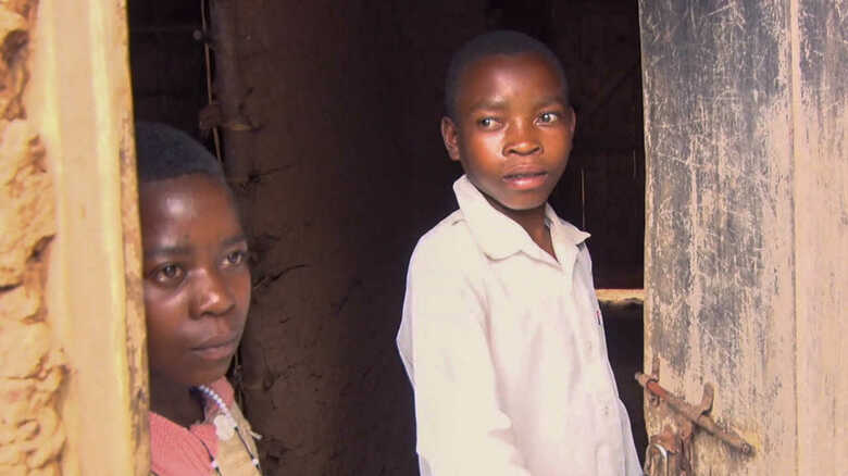 “エイズ孤児”兄妹の2人きりの生活。その孤独さと苦悩の日々 「FNSチャリティキャンペーン」｜FNNプライムオンライン