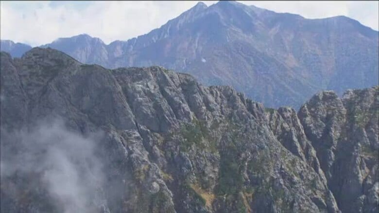 剱岳「武蔵のコル」で60代男性が動けなくなる　山岳警備隊が発見も搬送後に心肺停止　悪天候で搬送できず｜FNNプライムオンライン