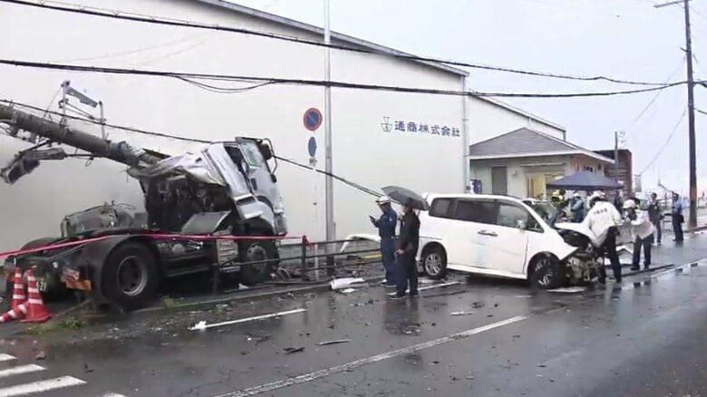 【速報】「トラックと車の交通事故です」と通報　直進していたトラックと右折しようとした車の接触事故　現場近くで電柱倒れる　消防によると6人がけが・うち4人が重傷　大阪・住之江区｜FNNプライムオンライン