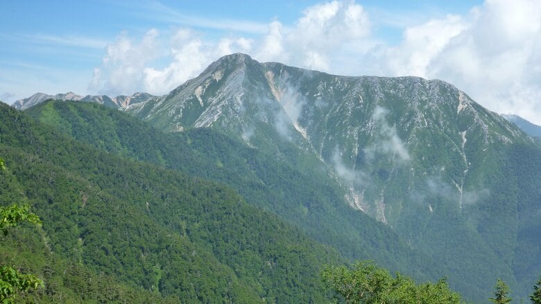 北アルプス常念岳で下山中に転倒　さいたま市の男性（66）を救助　右足骨折の重傷｜FNNプライムオンライン