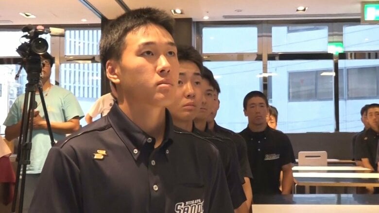 【甲子園】京都国際に惜敗の新潟産大附ナイン最後のミーティング…甲子園での熱戦終え仲間へ感謝「出会えてよかった」｜FNNプライムオンライン
