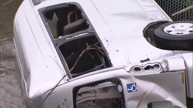 「トラック来るのが分かったが先にいけると思った」4人死傷事故で病院送迎車運転の山崎義昭容疑者（64）逮捕　トラックに衝突し用水路に転落　埼玉・越谷市｜FNNプライムオンライン