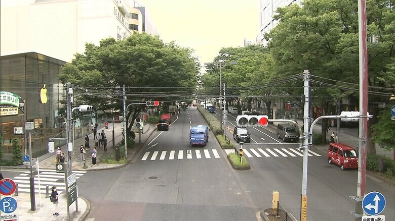 現場は、高級ブランド店や洒落たカフェが軒を連ねる「表参道」だった