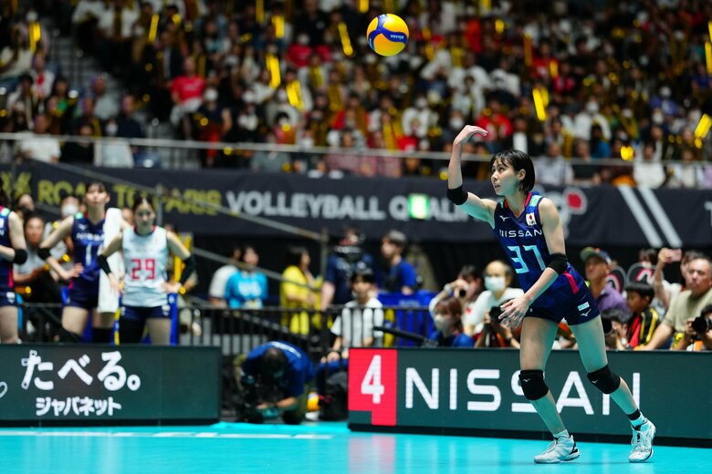 弾丸サーブで観客を魅了する和田由紀子