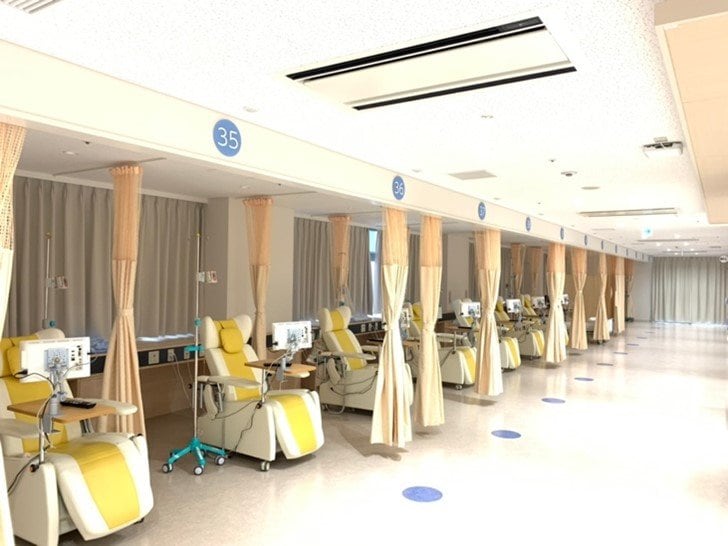 抗がん剤治療を行う病院（提供：大阪急性期総合医療センター）