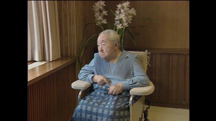 談話室で寛がれる香淳皇后