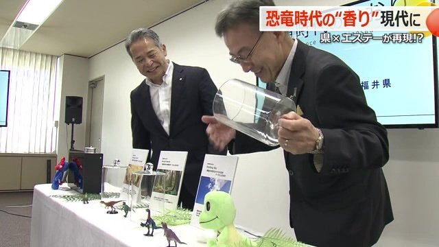 香りを体感する福井県の杉本知事
