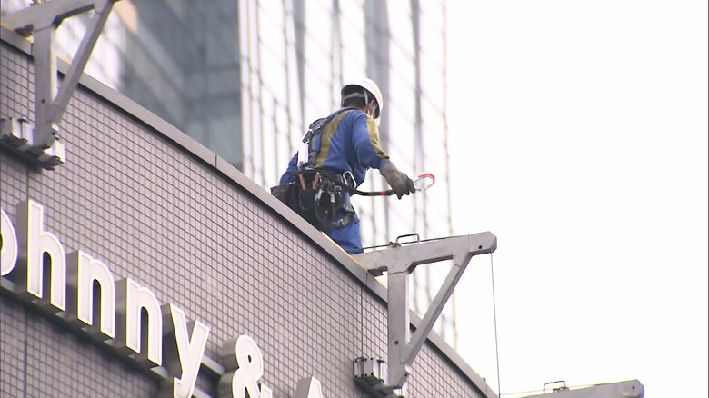看板掛け替え作業が始まったジャニーズ事務所