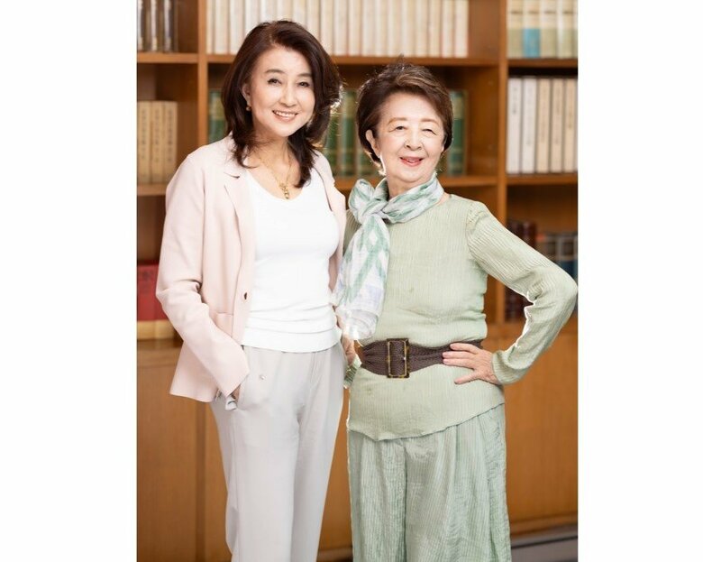 女優・秋吉久美子さんと作家・下重暁子さん（C）新潮社