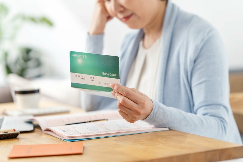 認知症になるとお金が“動かせない”場合も（画像：イメージ）