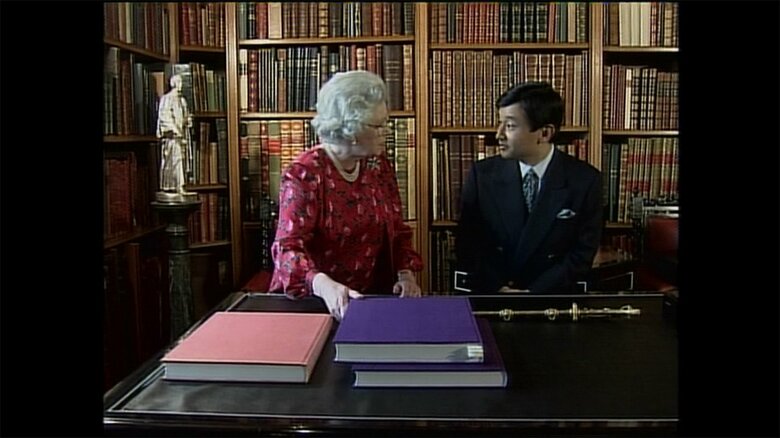 2001年、イギリスを訪問し、エリザベス女王と面会された天皇陛下