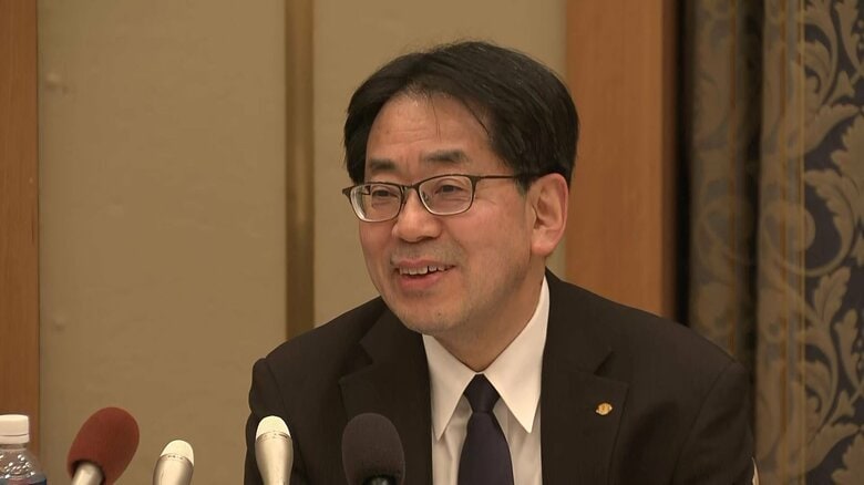 他人事のように見える場面も