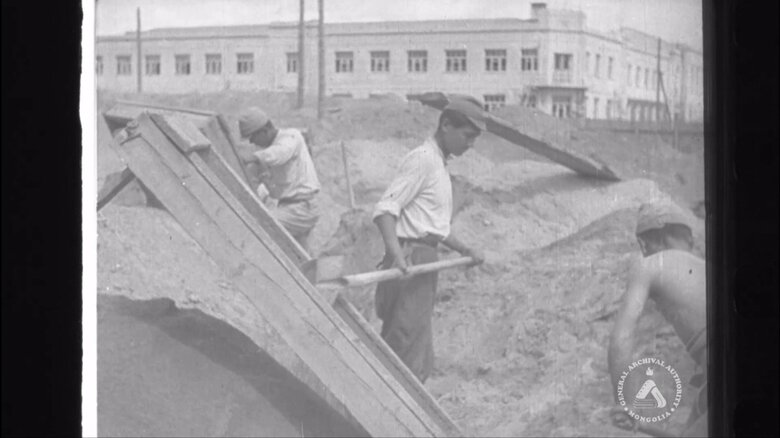 1946年ごろ　ウランバートルで建設工事に従事する日本人抑留者