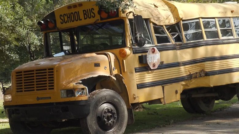 暴走スクールバス追跡劇 11歳少年が運転し逃走 アメリカ