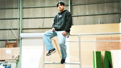 モノを跳び越えたり登ったり…仏発祥「パルクール」 日本王者が倉庫に専用施設「誰でも楽しめる場所を」