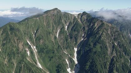 「左足を負傷して歩けない」北アルプスの布引山付近で東京都の48歳男性が岩につまずいて転倒　県警ヘリが救助し、病院に搬送　左足をけがしているものの命に別条なし