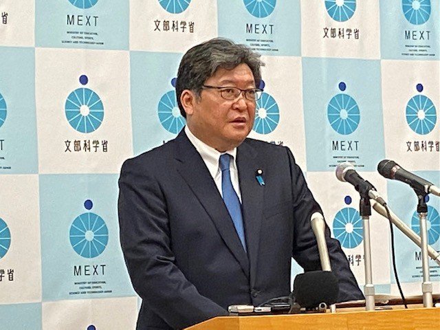 萩生田氏「学力アップに繋がると信じている」