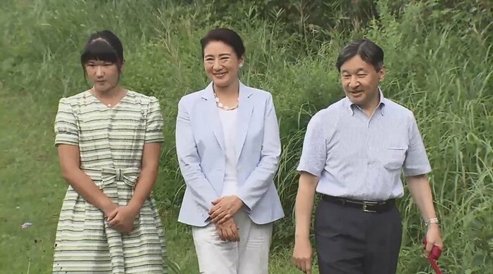 天皇皇后両陛下と長女の愛子さま