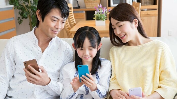 スマホや携帯の使い方を話し合う機会としてはどうだろう(画像はイメージ)