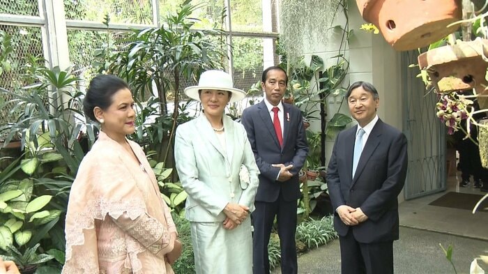 植物園では色とりどりの蘭を観賞された(6月19日)