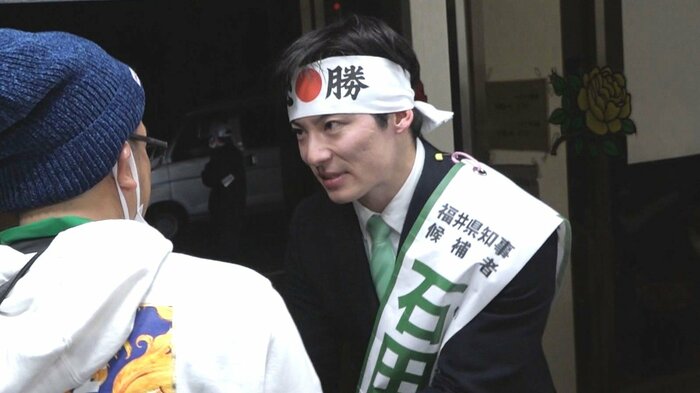 選挙活動をする石田氏