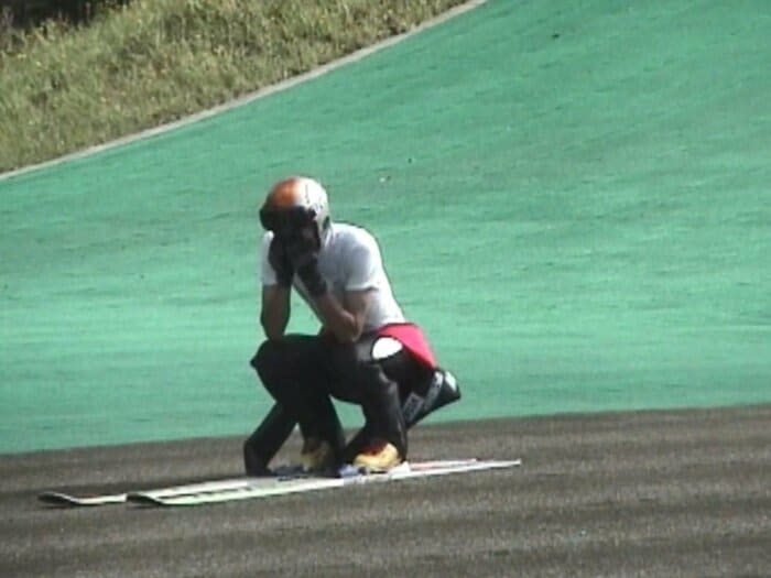 事故後初のジャンプをやり遂げた金子選手